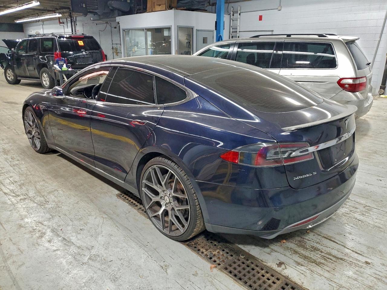 2015 Tesla Model S P85D - Фото 2