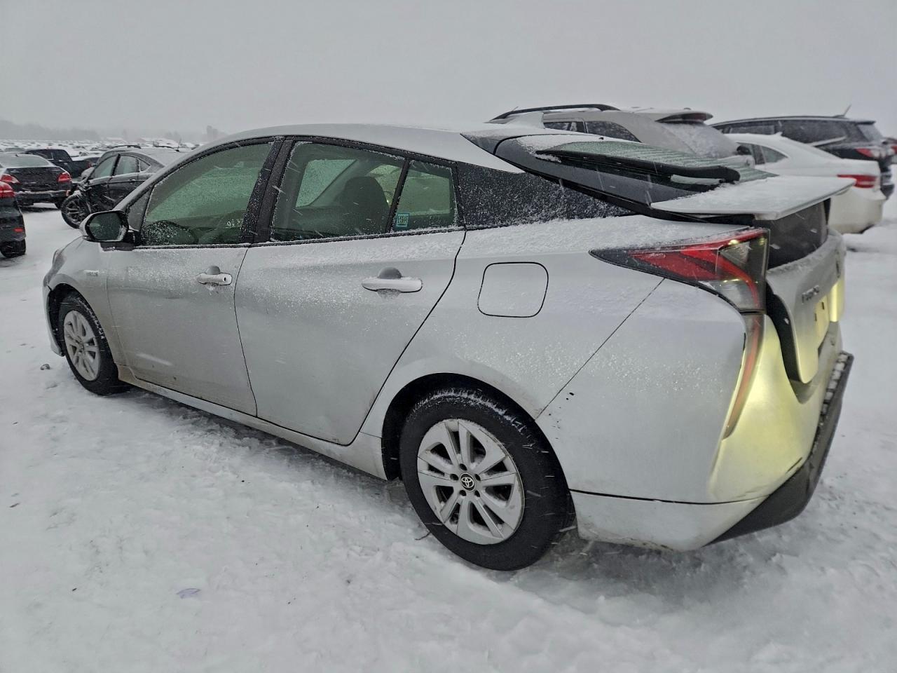 2016 Toyota Prius - Фото 2