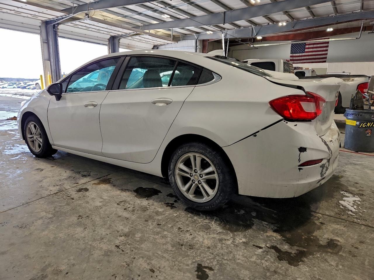 2016 Chevrolet Cruze Lt - Image 2