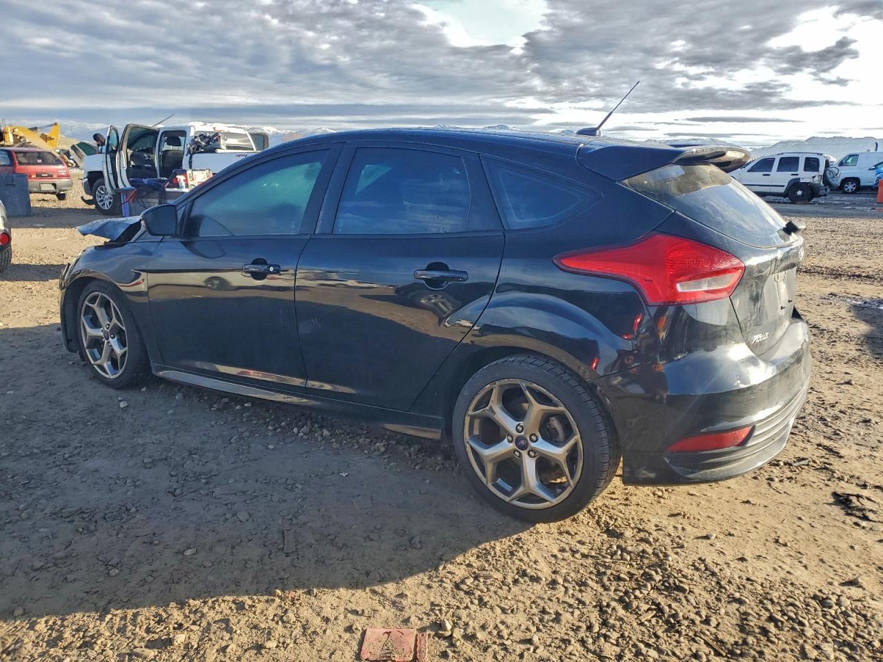 2016 Ford Focus St - Фото 2