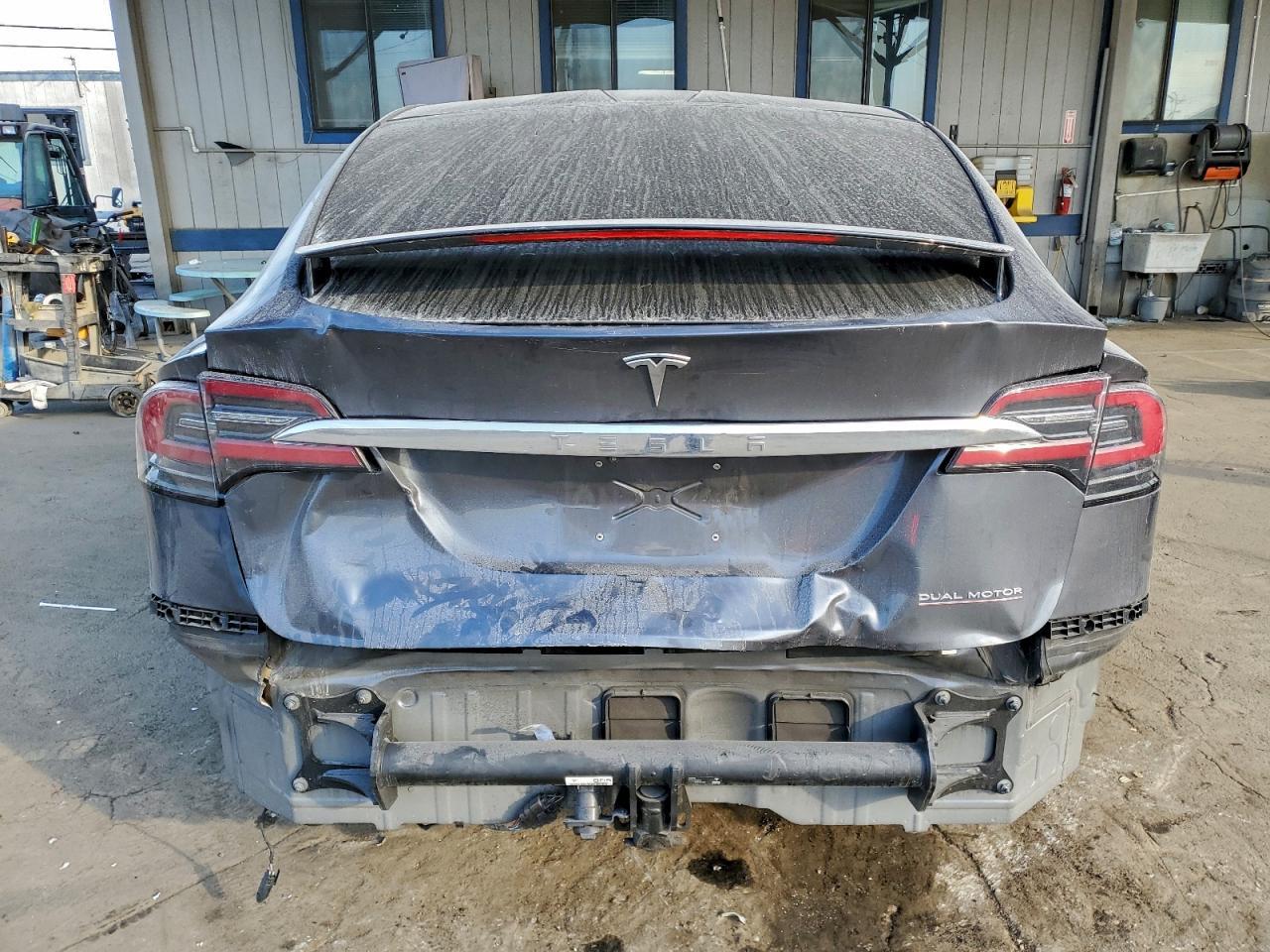 2020 Tesla Model X - Фото 6