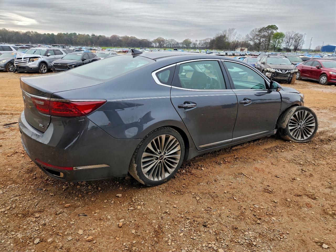 2019 Kia Cadenza Luxury - Image 3