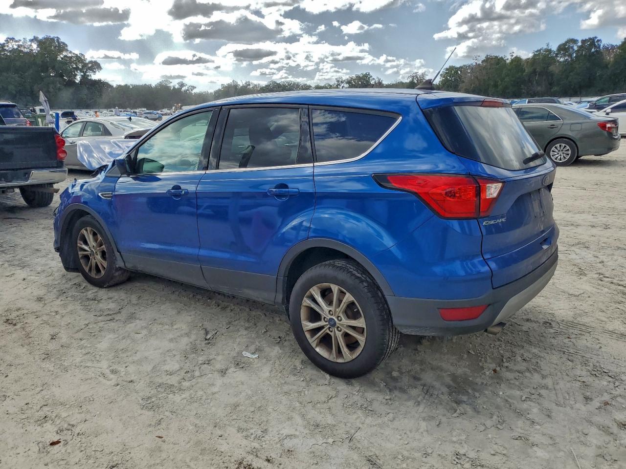 2019 Ford Escape Se - Фото 2