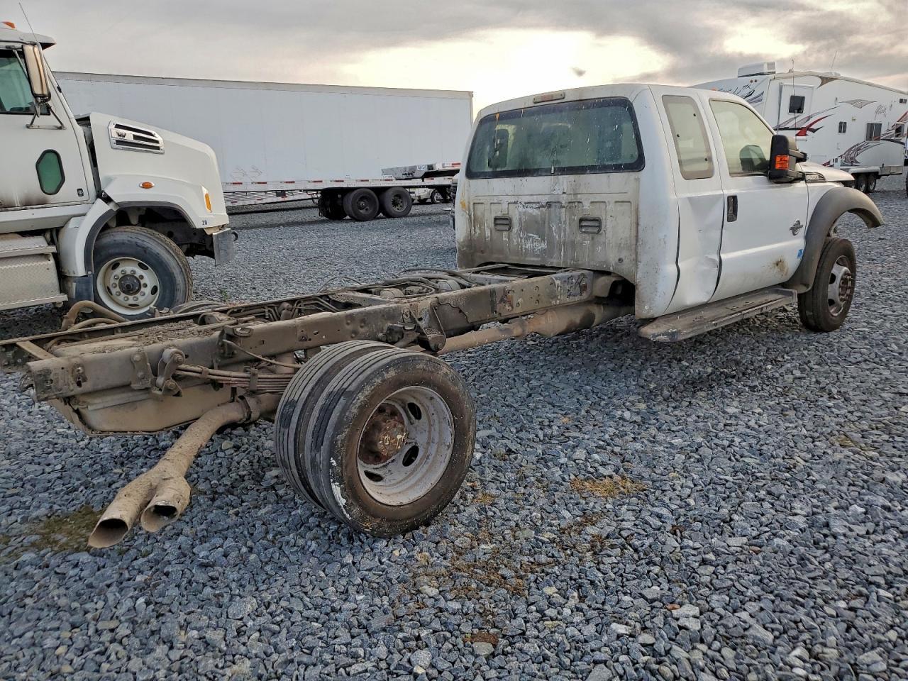 2012 Ford F550 Super Duty Truck Cab And Chassis - Фото 3