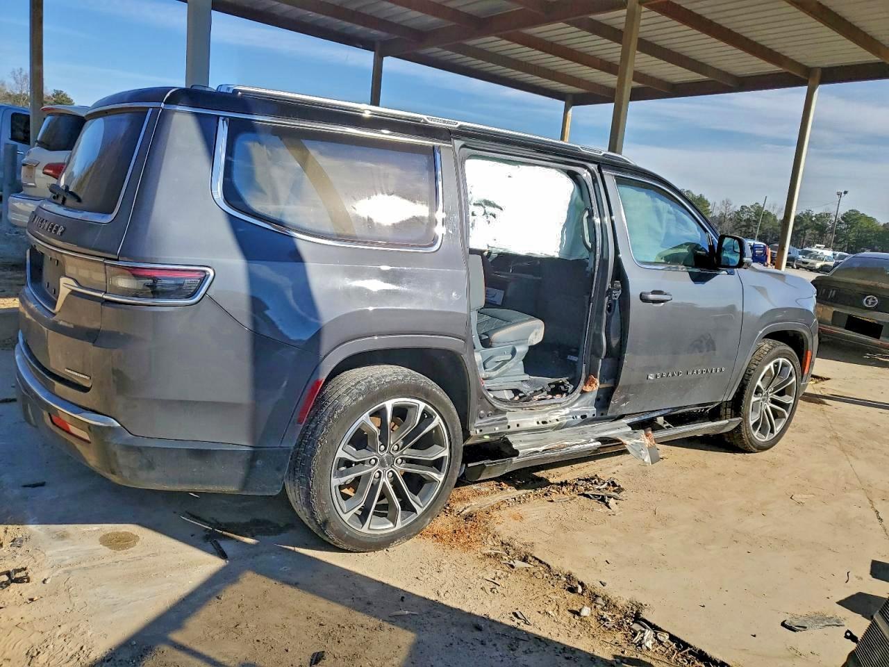 2022 Jeep Grand Wagoneer Series Iii - Image 3