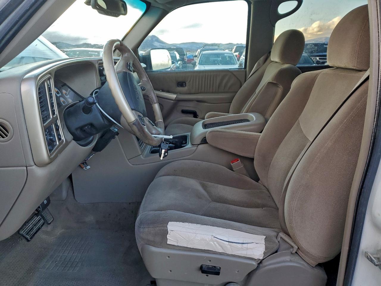 2004 GMC Sierra K2500 Heavy Duty - Image 7