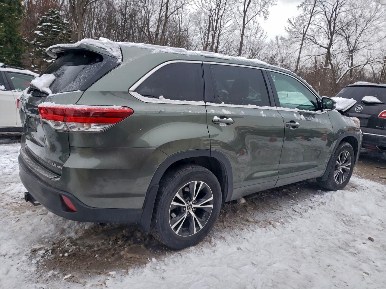 2017 Toyota Highlander Le - Фото 3