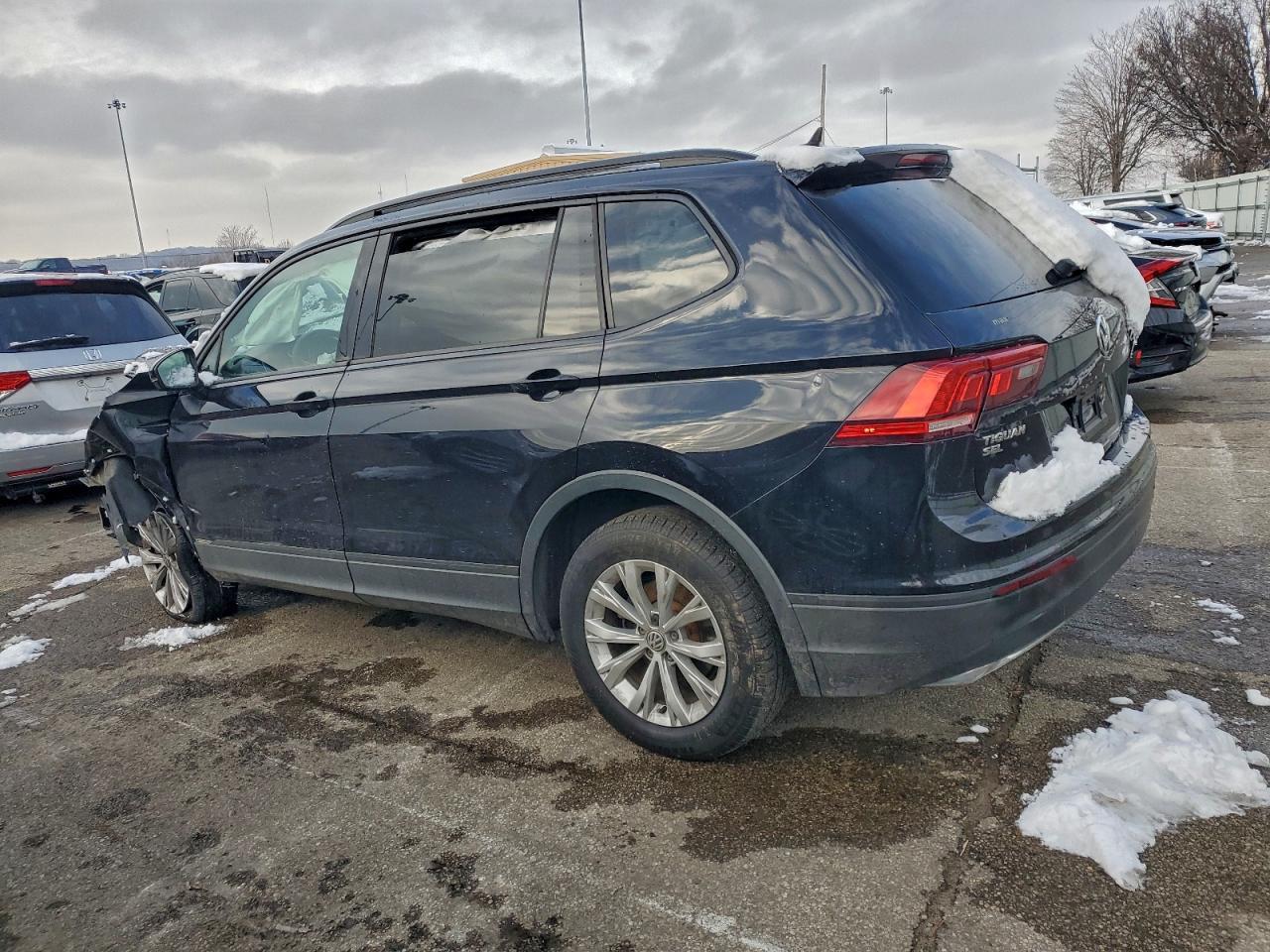 2020 Volkswagen Tiguan S - Фото 2