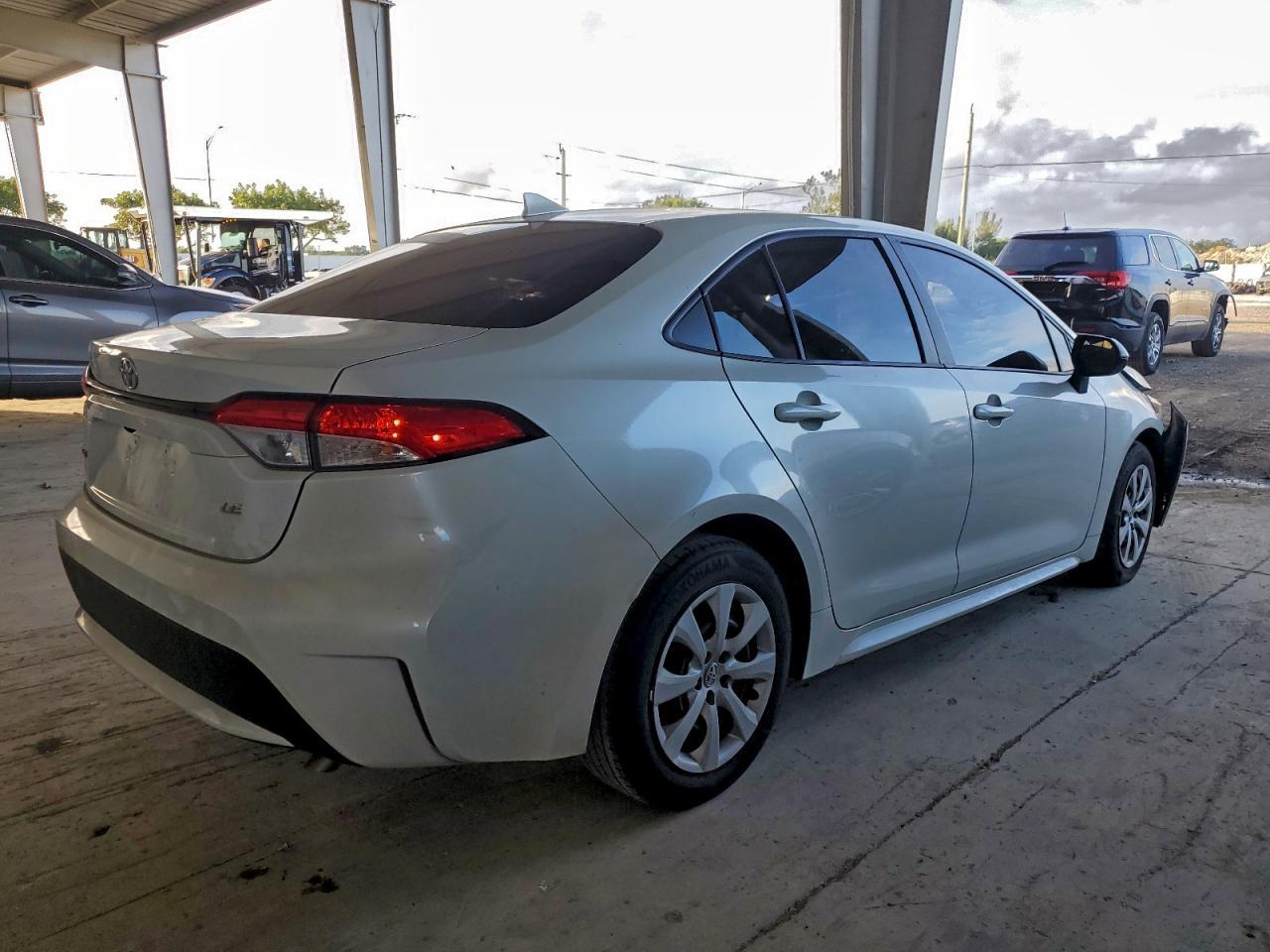 2022 Toyota Corolla Le - Фото 3