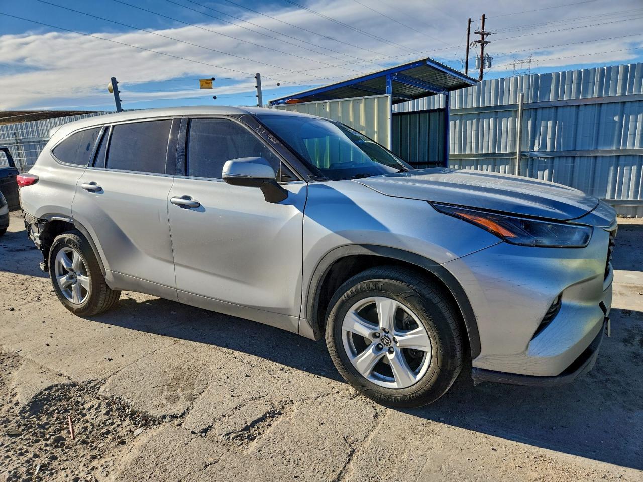 2022 Toyota Highlander L - Image 4