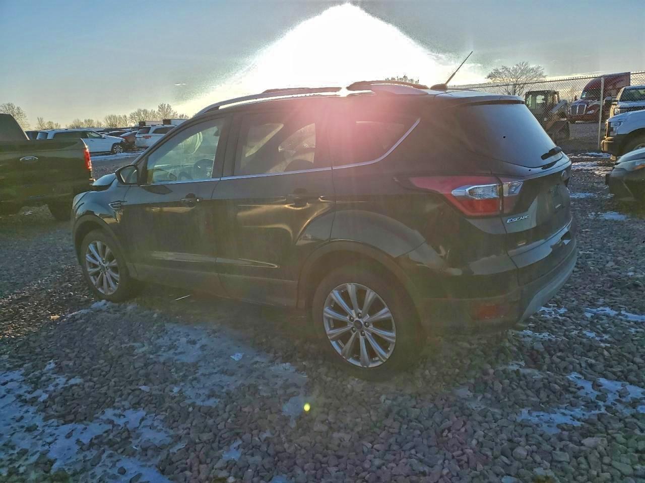 2017 Ford Escape Titanium - Фото 2