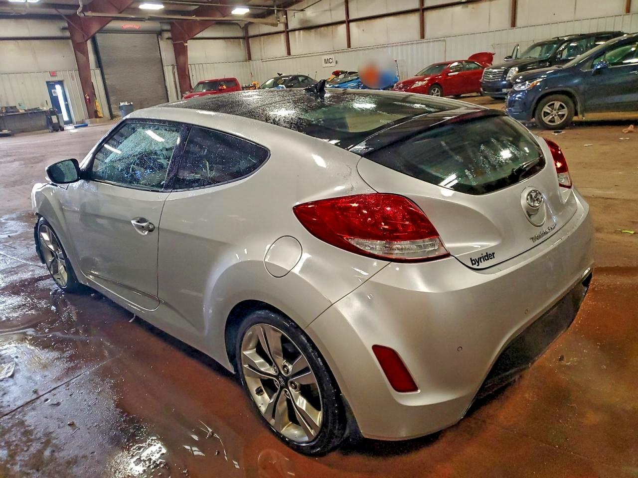 2013 Hyundai Veloster - Фото 2