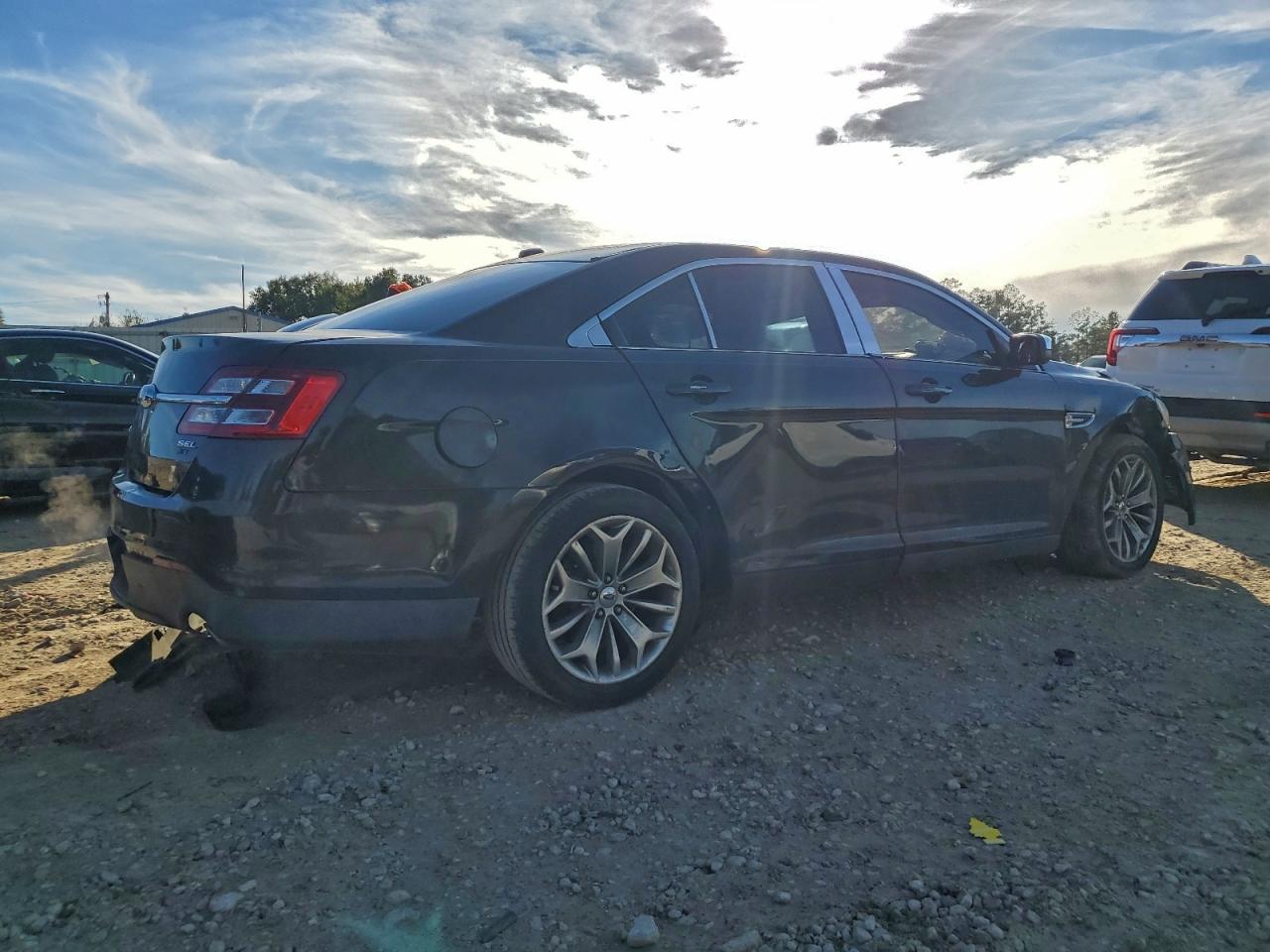 2015 Ford Taurus Sel - Image 3