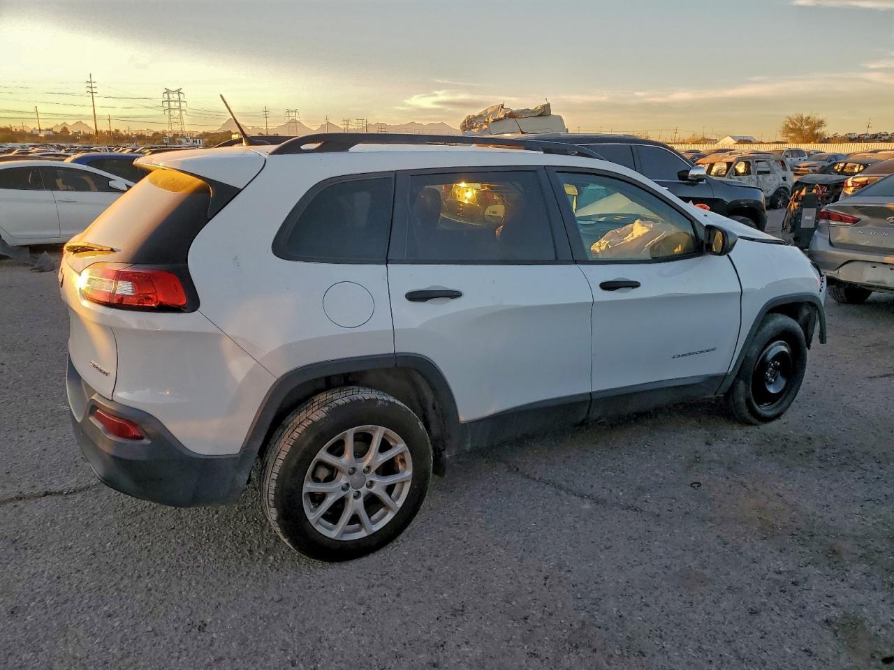 2016 Jeep Cherokee Sport - Фото 3