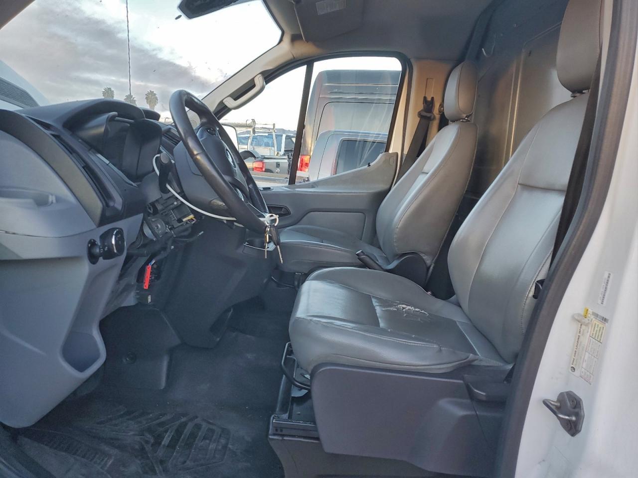 2015 Ford Transit 250 Delivery Van - Фото 7