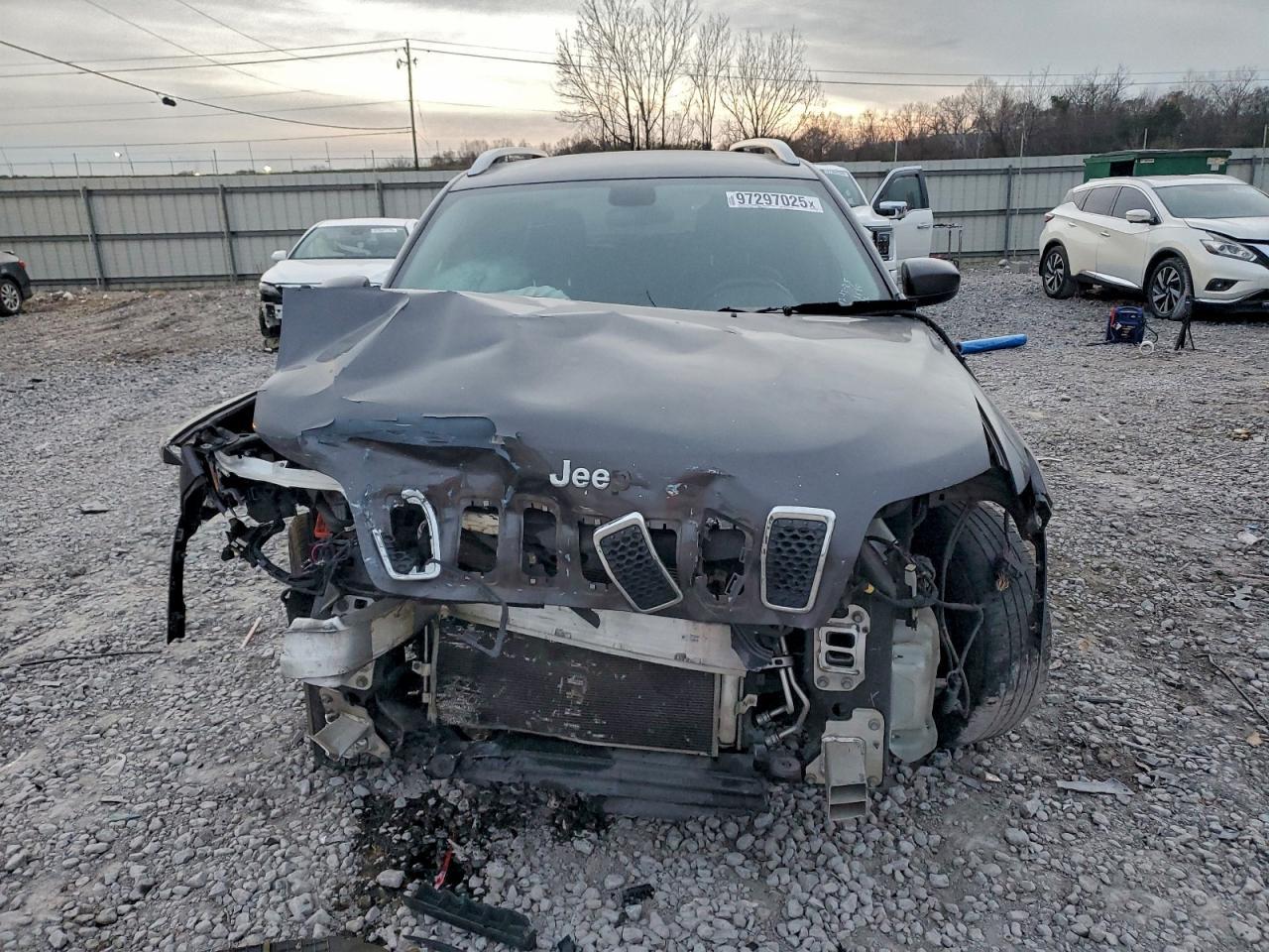 2019 Jeep Cherokee Latitude Plus - Image 5