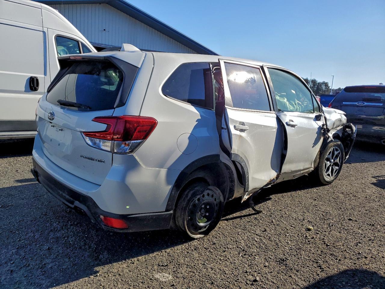 2020 Subaru Forester Premium - Image 3