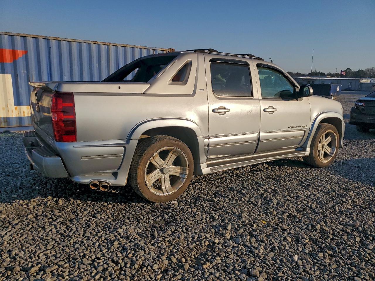 2007 Chevrolet Avalanche C1500 - Image 3