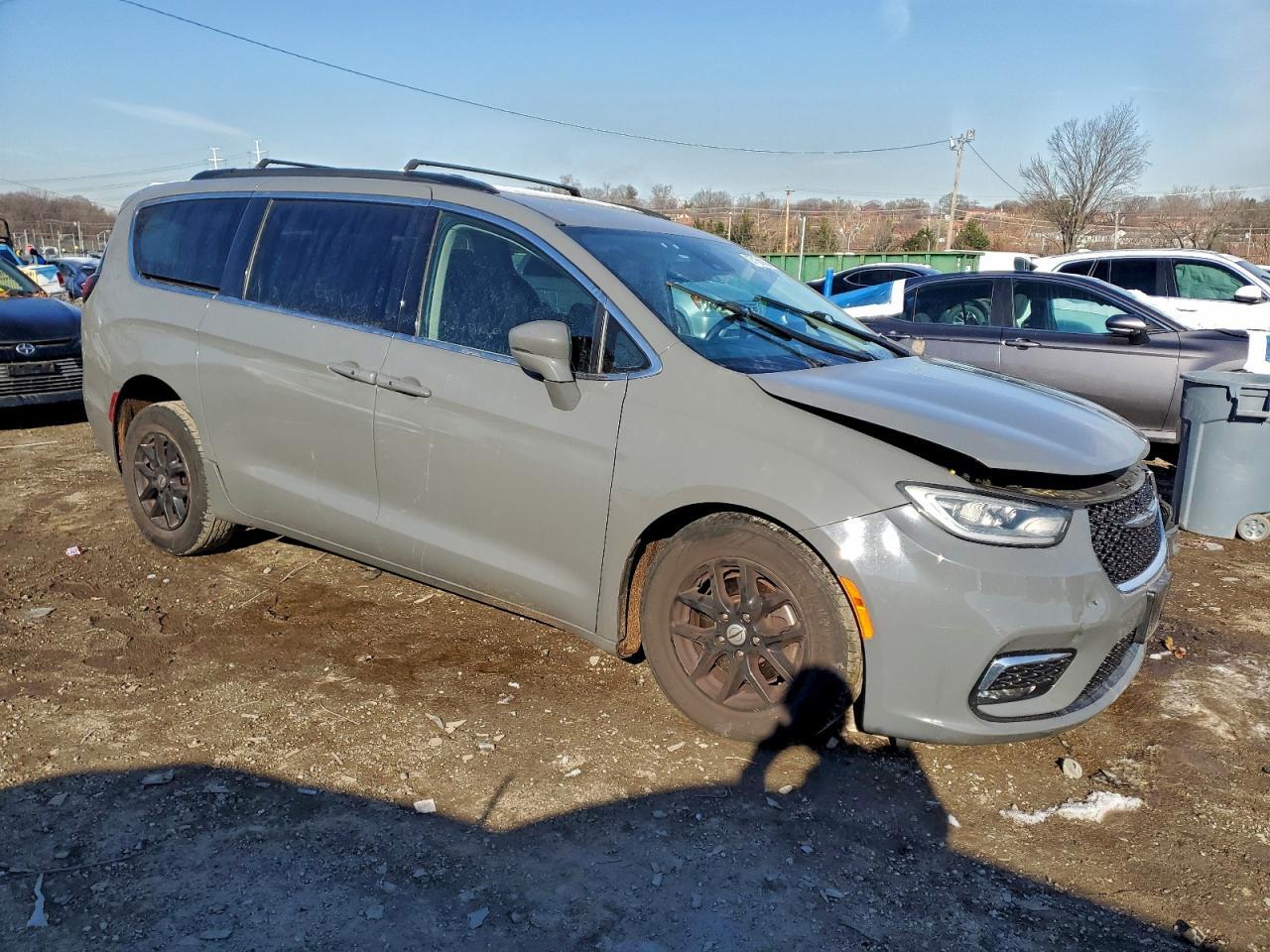 2022 Chrysler Pacifica Touring L - Image 4