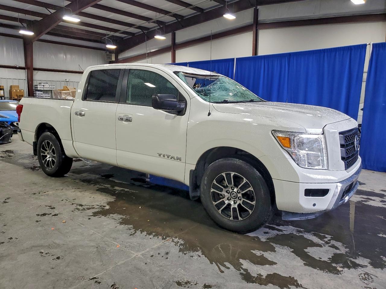 2021 Nissan Titan Sv - Image 4