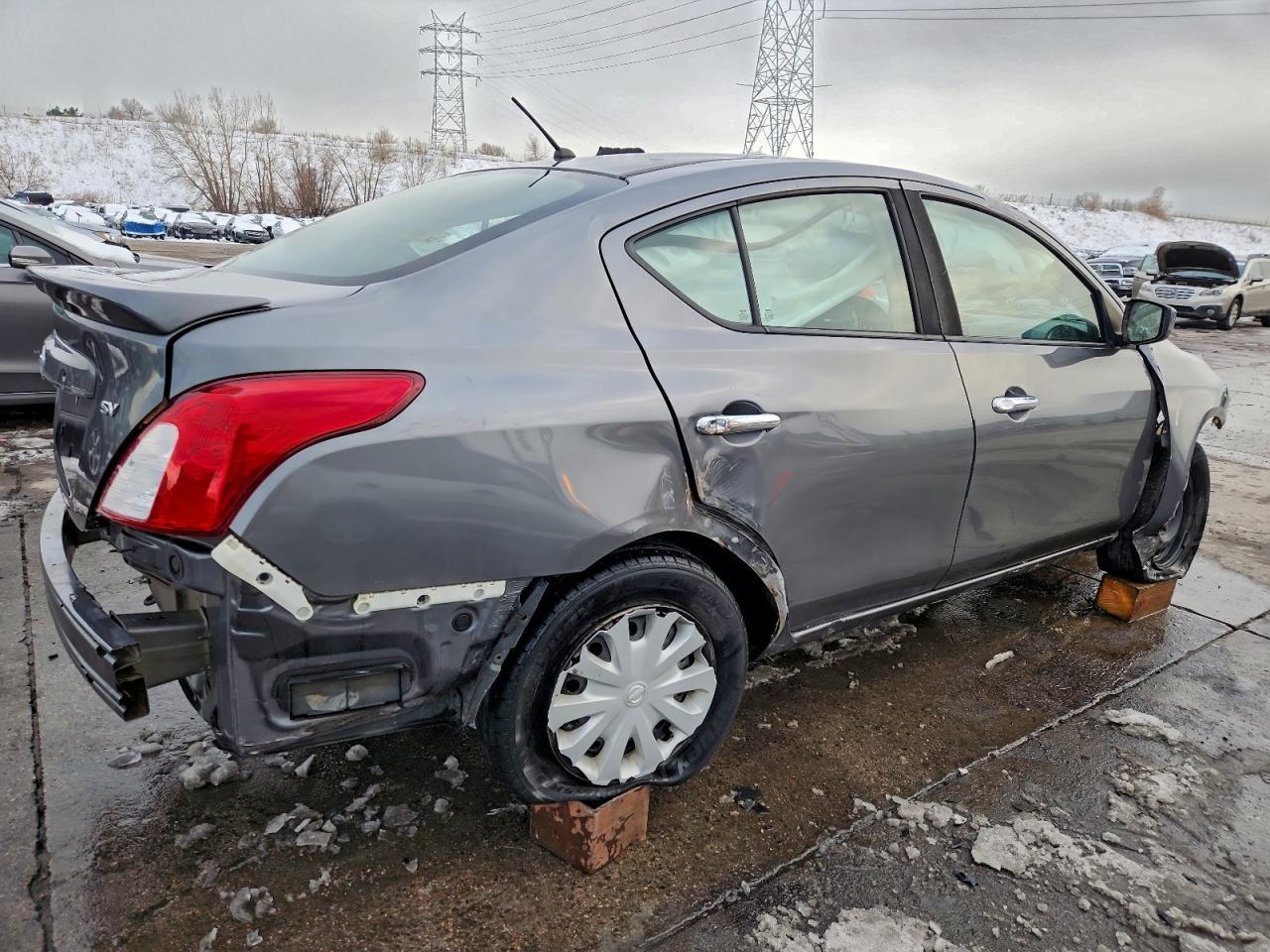 2017 Nissan Versa S - Фото 3