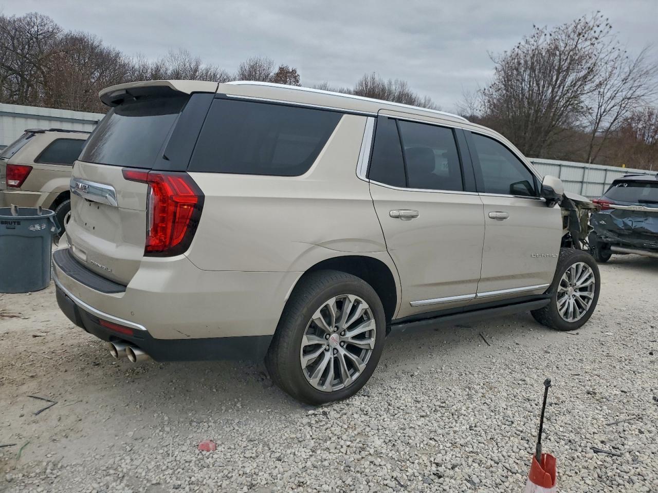 2021 GMC Yukon Denali - Фото 3