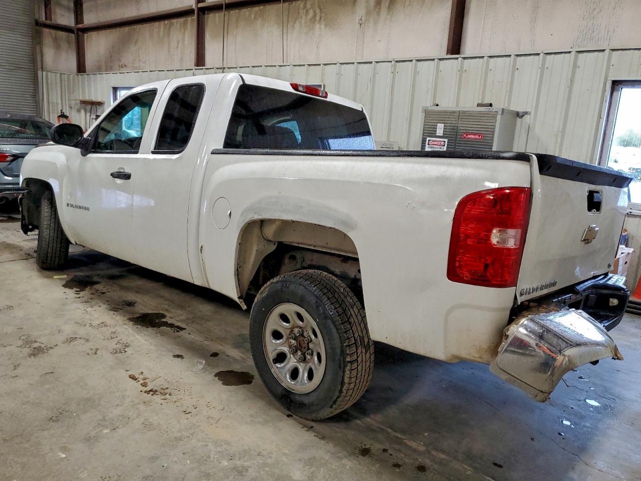 2007 Chevrolet Silverado C1500 - Image 2