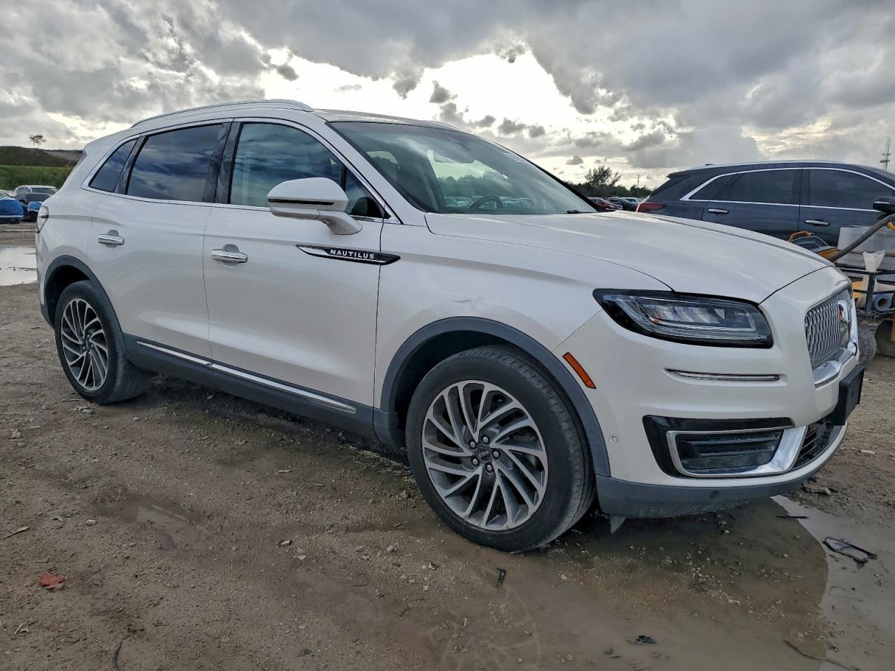 2019 Lincoln Nautilus Reserve - Image 4