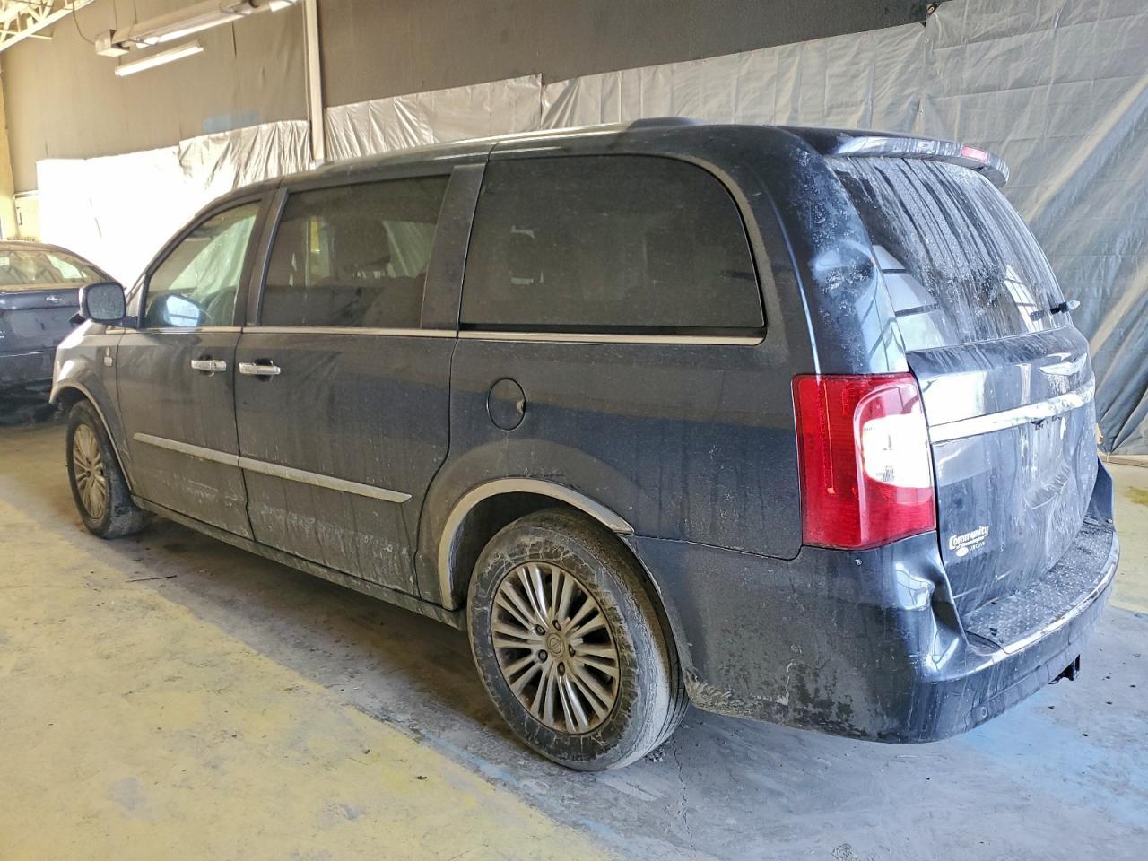 2014 Chrysler Town & Country Touring L - Image 2