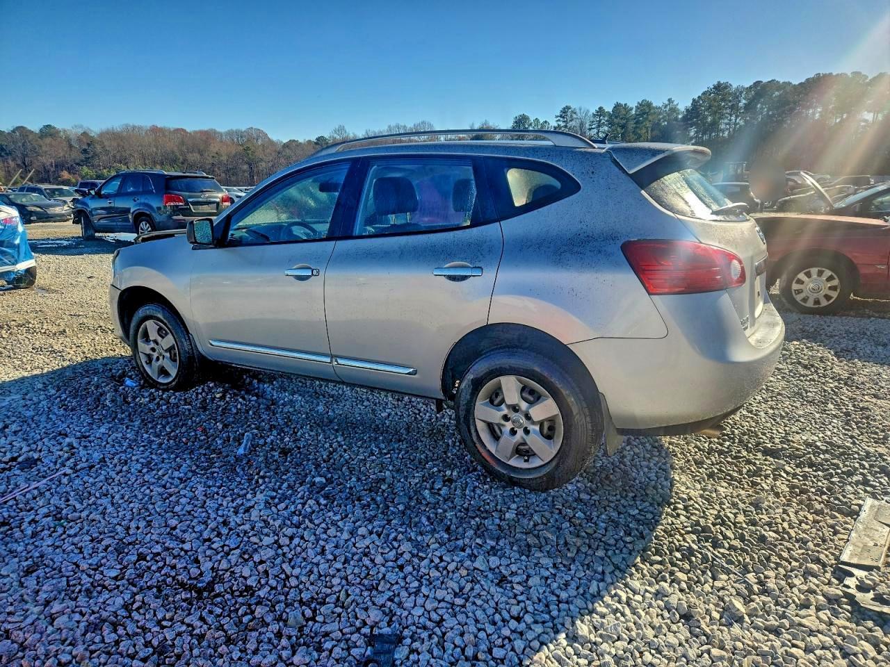 2014 Nissan Rogue Select S - Image 2