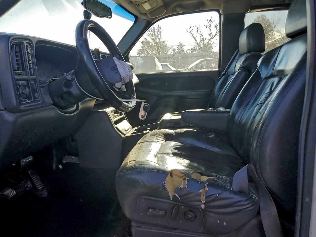 2000 Chevrolet Silverado K1500 - Image 7