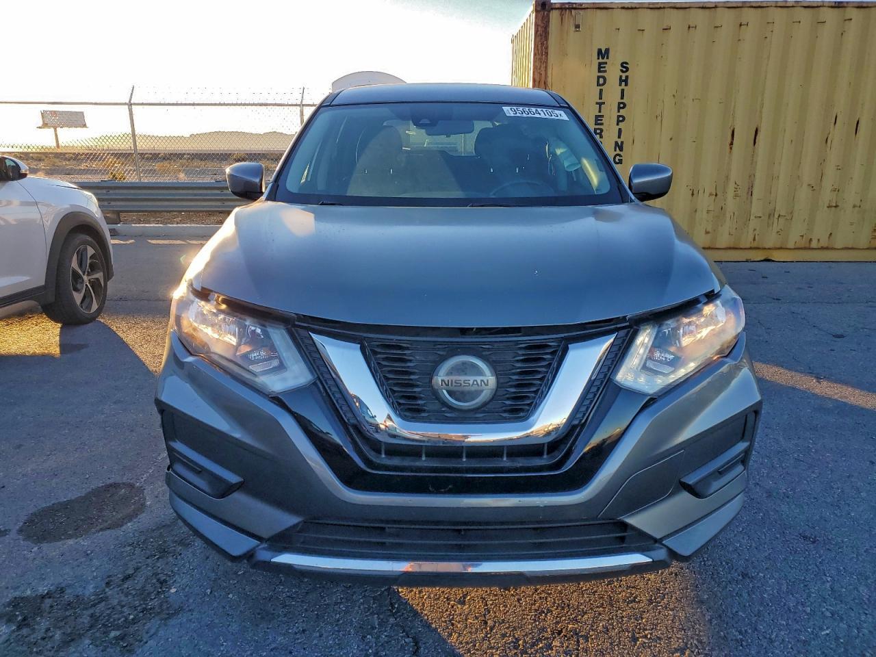 2019 Nissan Rogue S - Фото 5