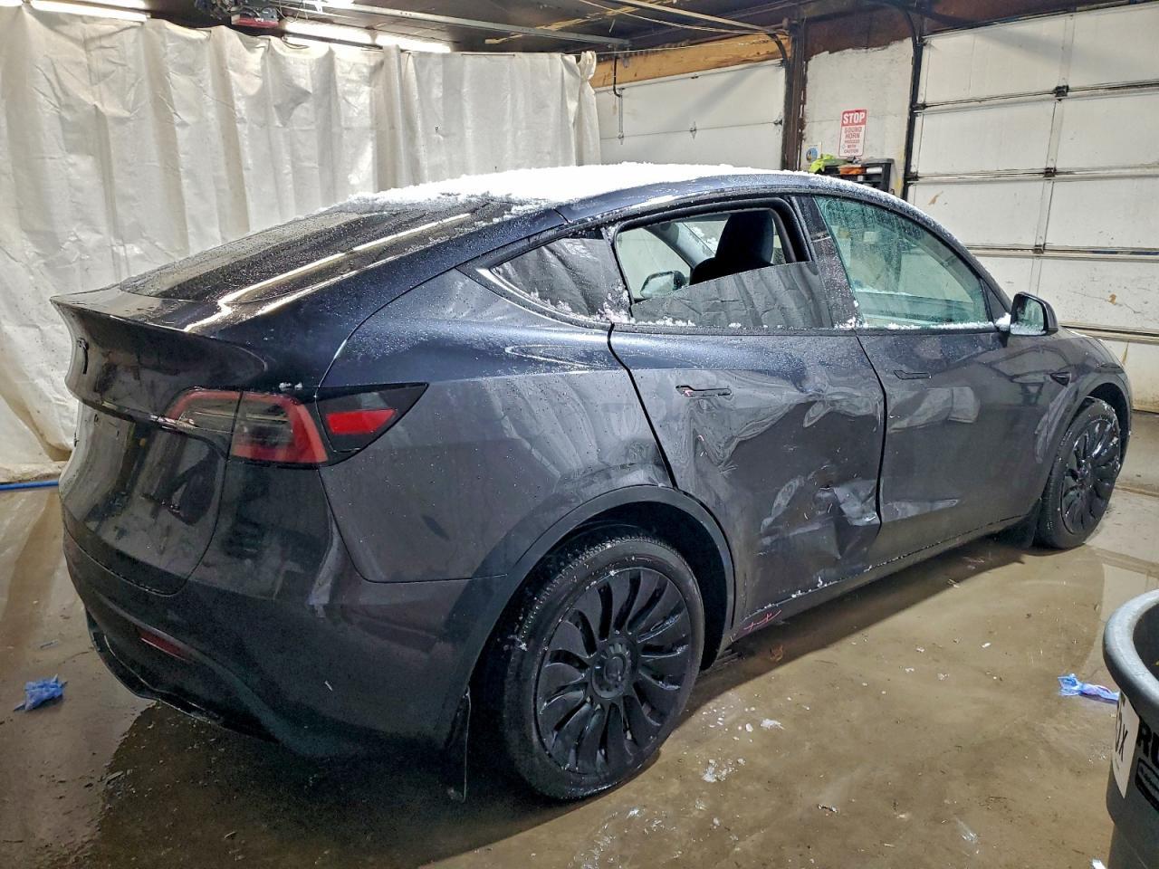 2024 Tesla Model Y - Фото 3