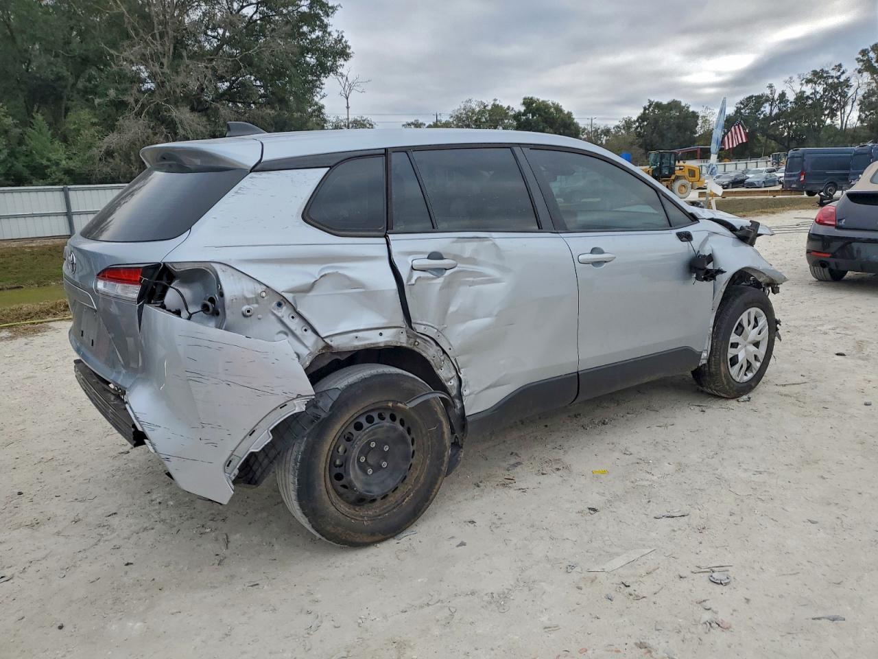 2022 Toyota Corolla Cross L - Image 3