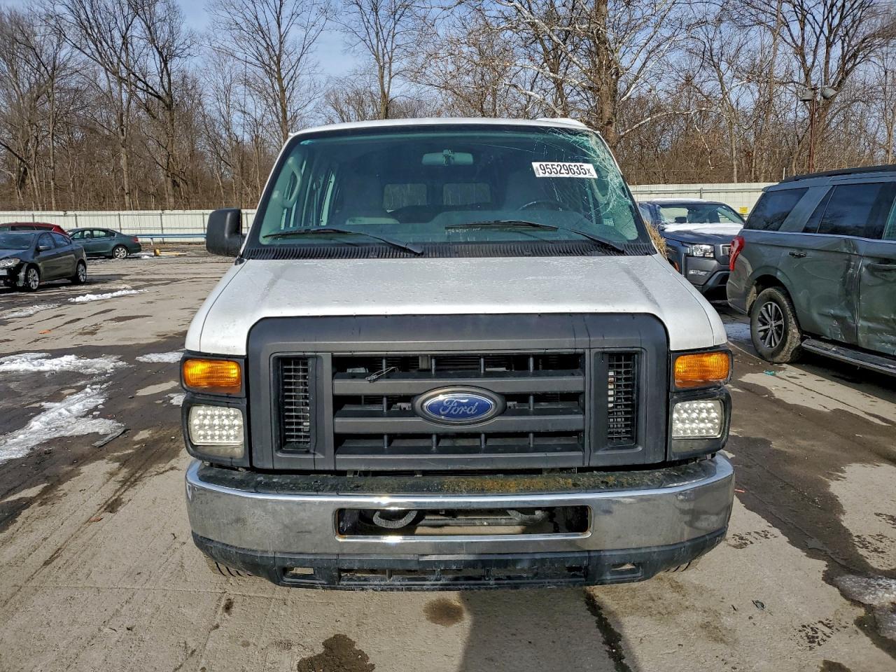2011 Ford Econoline E350 Super Duty Wagon - Image 5