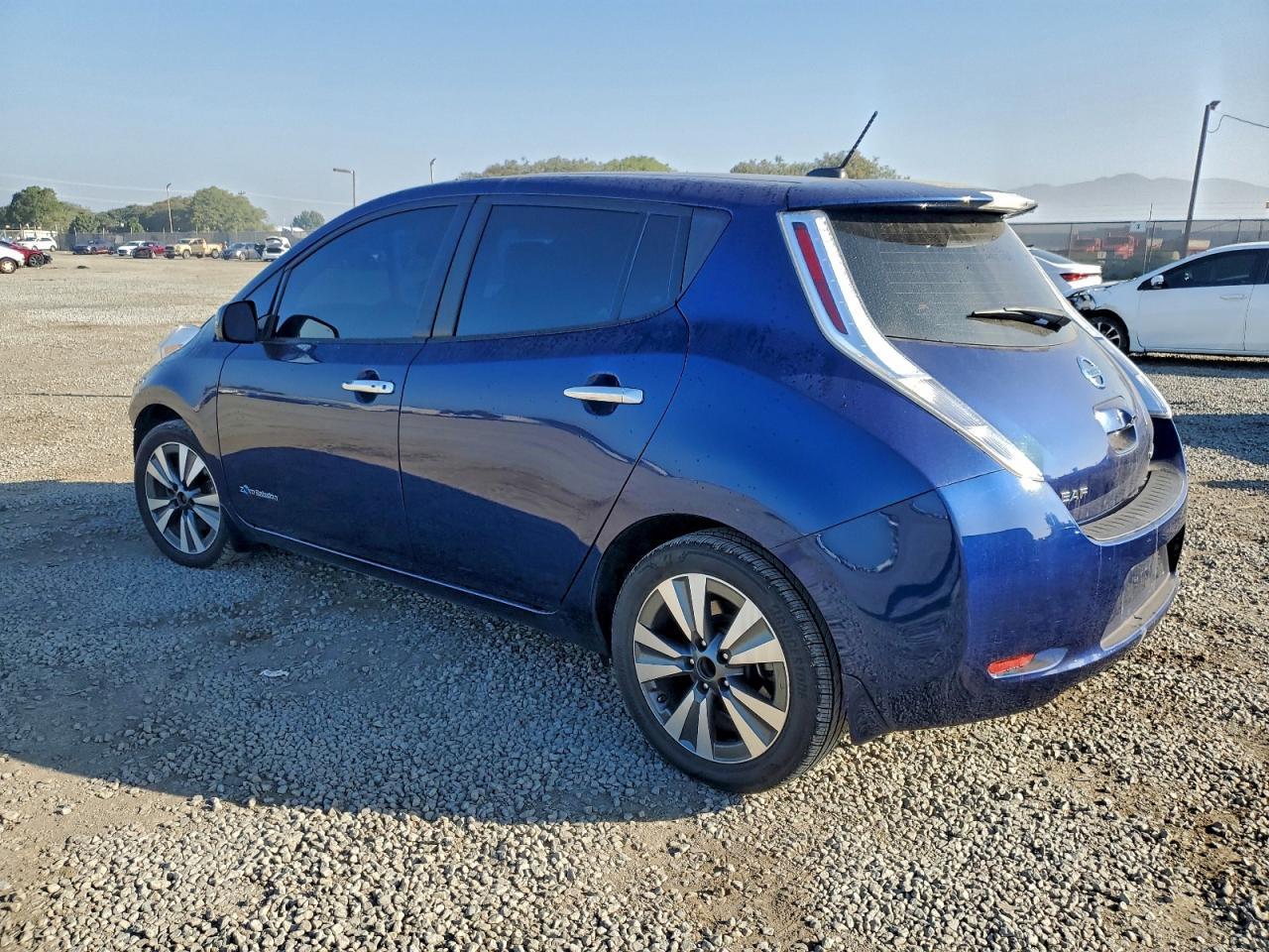 2017 Nissan Leaf S - Фото 2
