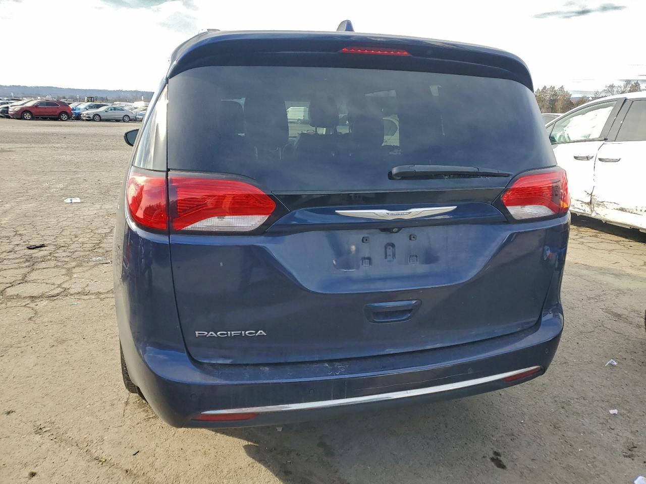 2017 Chrysler Pacifica Touring L Plus - Image 6
