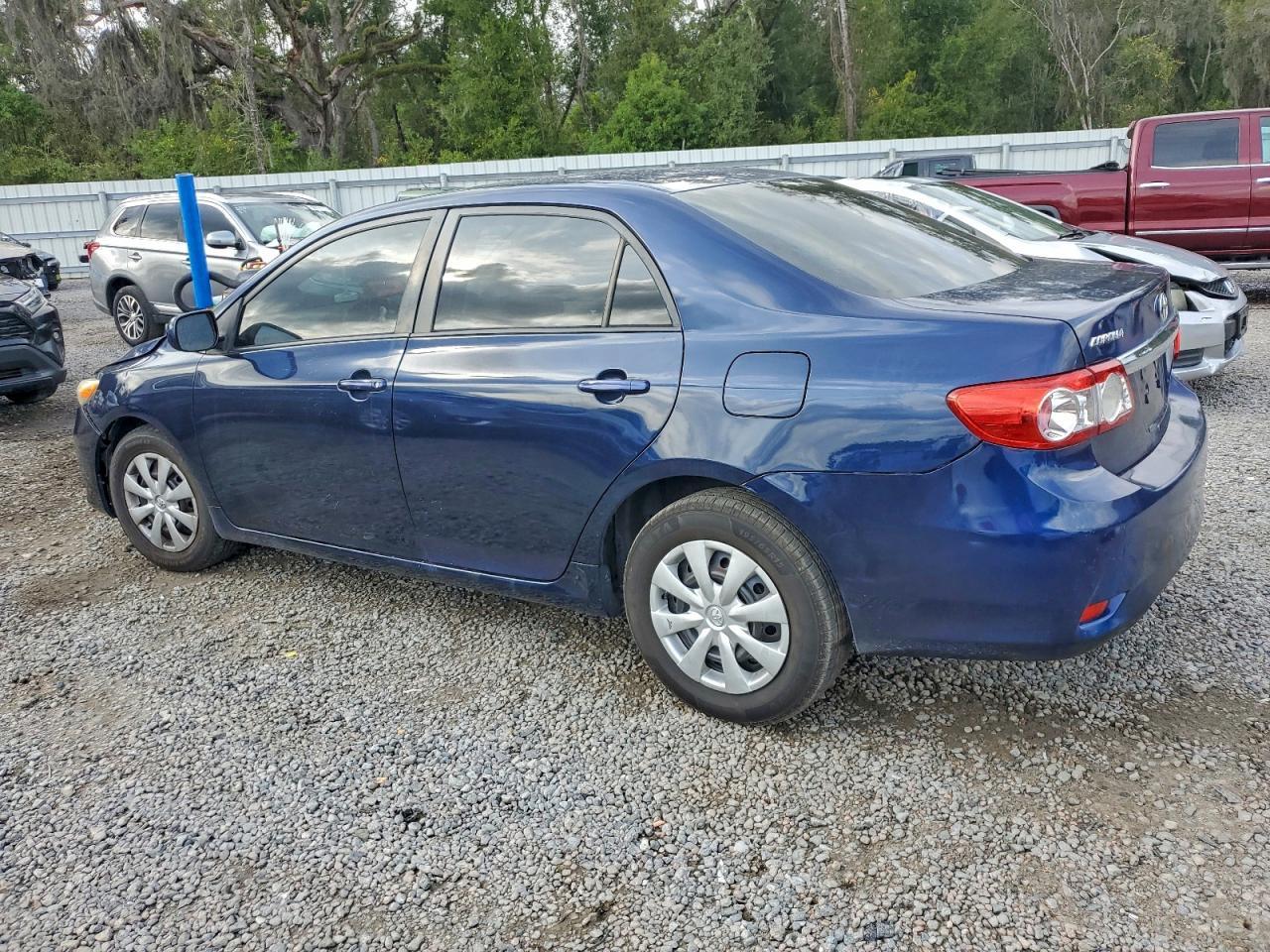 2011 Toyota Corolla Base - Фото 2