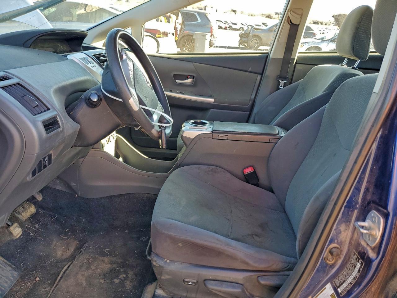 2013 Toyota Prius V - Image 7