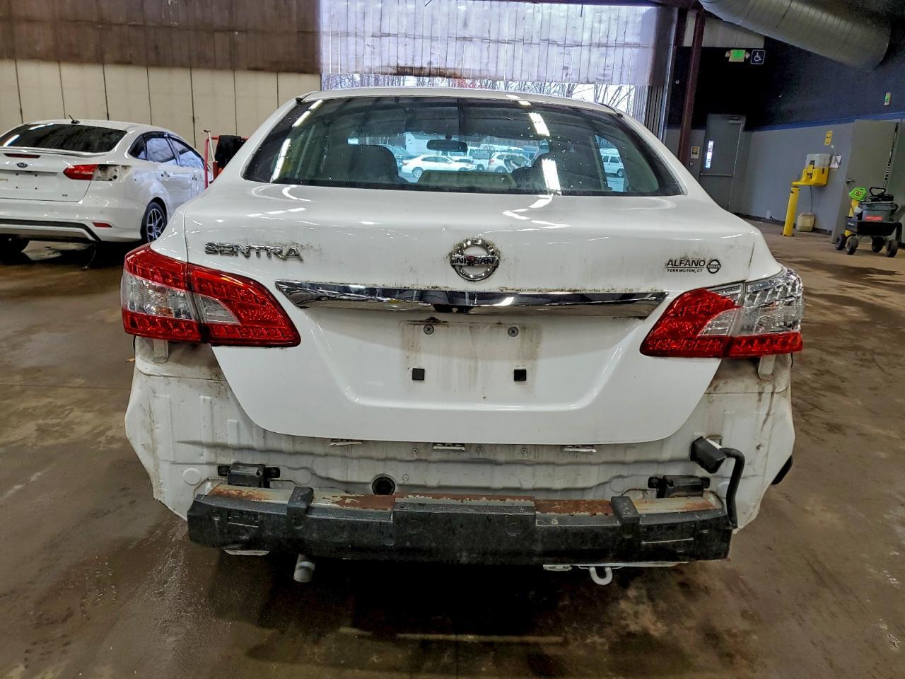 2015 Nissan Sentra S - Фото 6