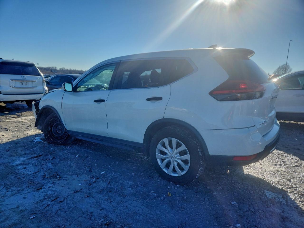 2017 Nissan Rogue S - Фото 2