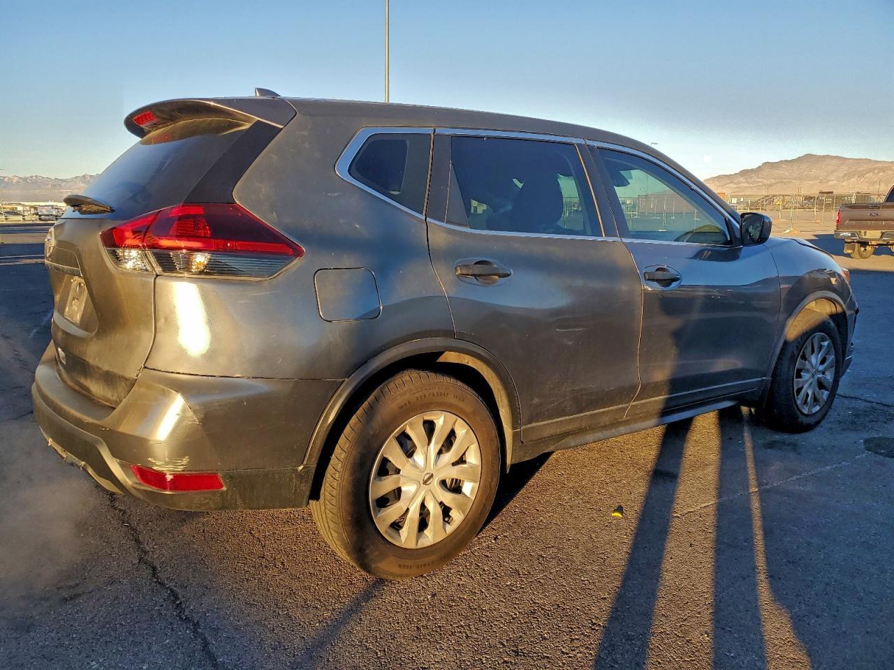 2019 Nissan Rogue S - Фото 3