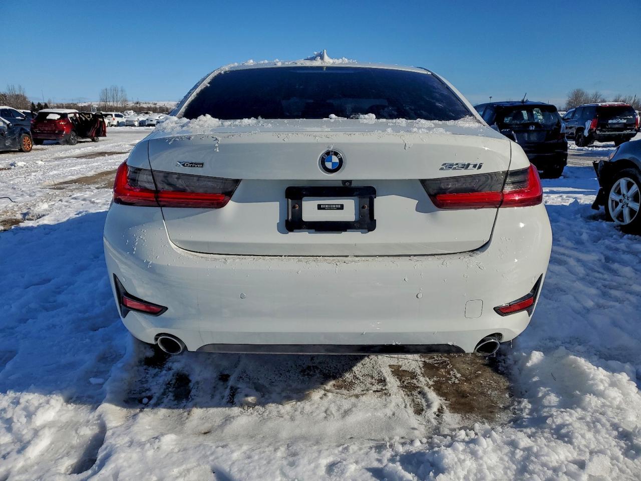 2021 BMW 330Xi - Фото 6