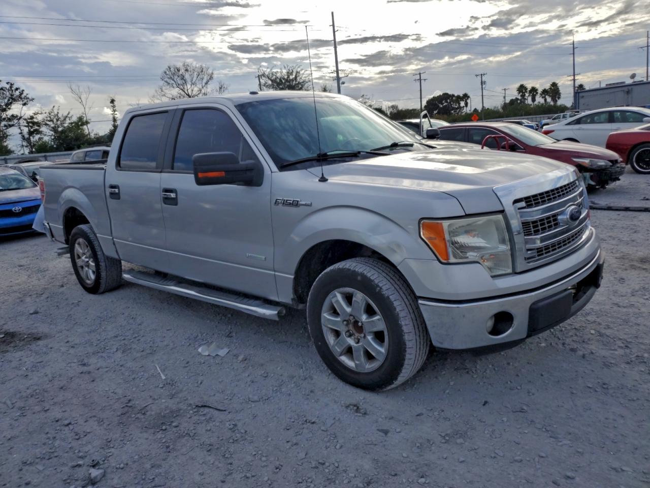 2013 Ford F150 Supercrew - Image 4