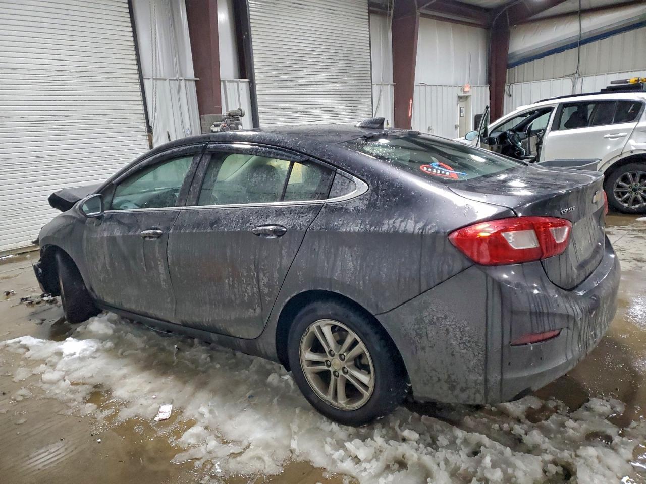 2017 Chevrolet Cruze Lt - Фото 2