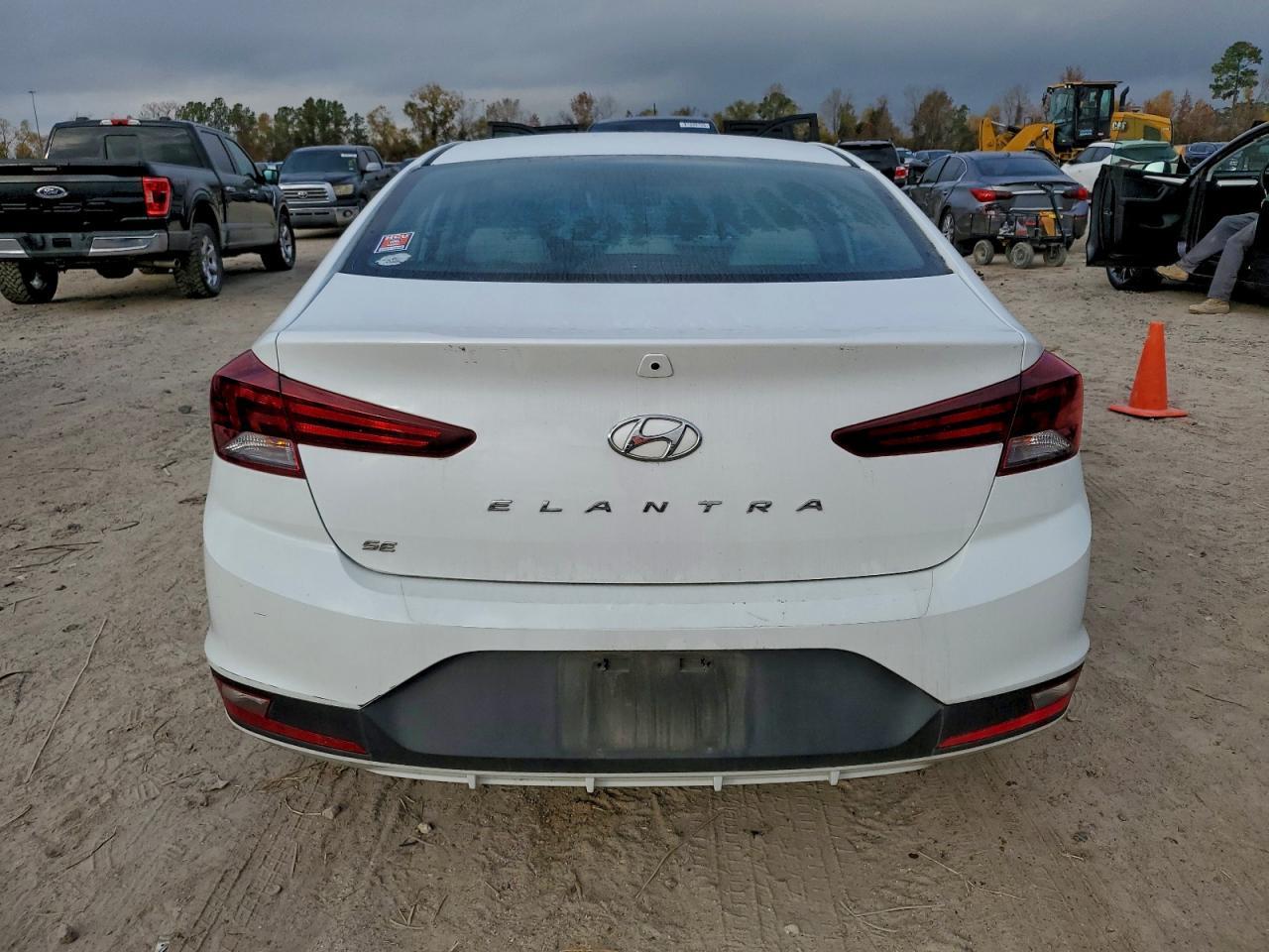 2019 Hyundai Elantra Se - Image 6