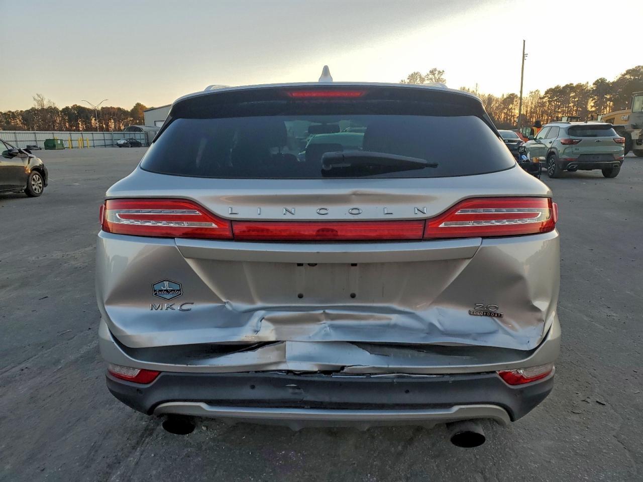 2015 Lincoln Townhouse Mkc - Image 6