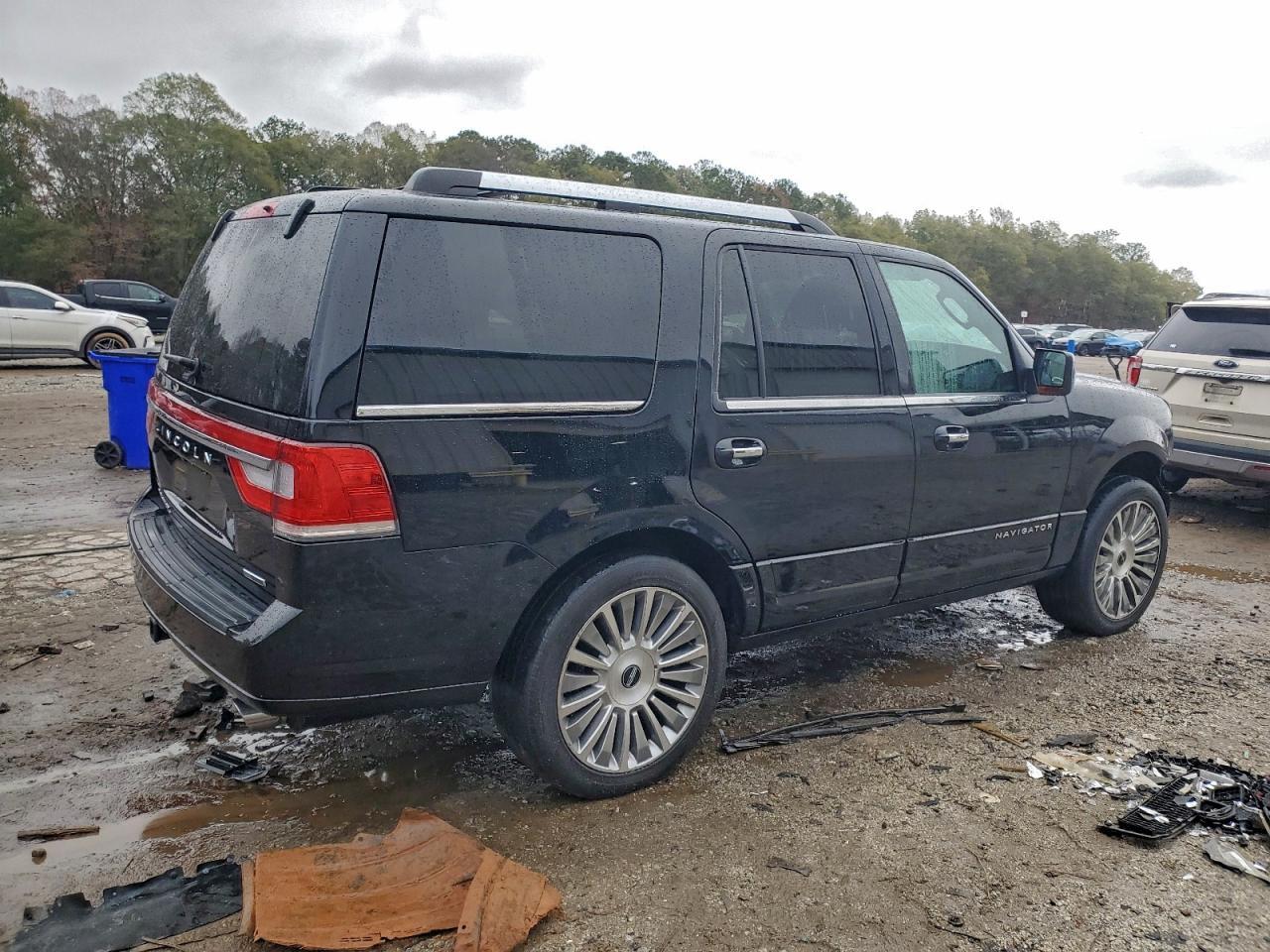 2016 Lincoln Navigator Select - Image 3