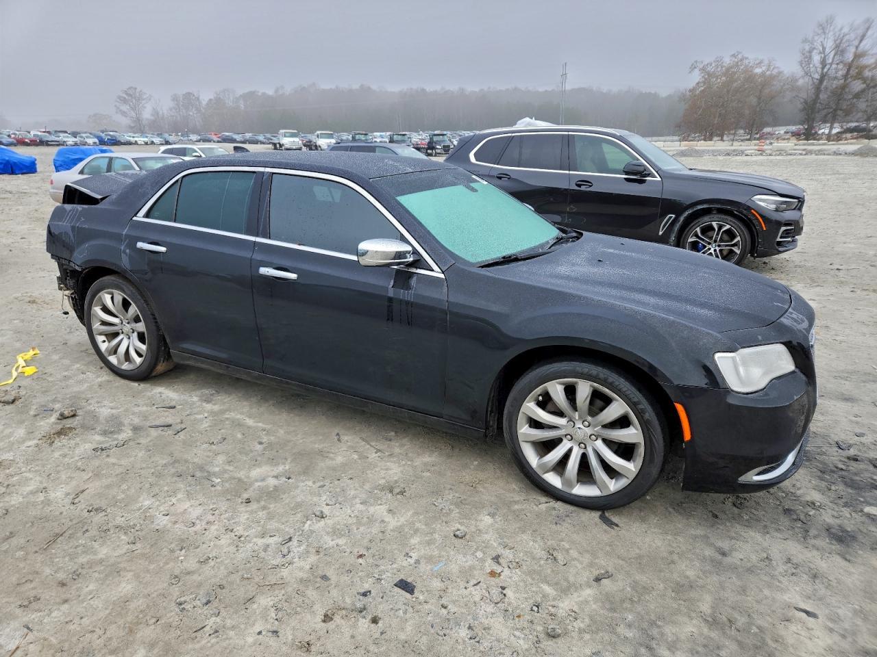 2018 Chrysler 300 Touring - Image 4