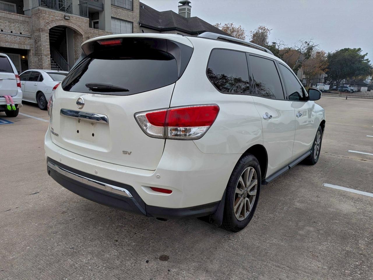 2015 Nissan Pathfinder S - Image 4